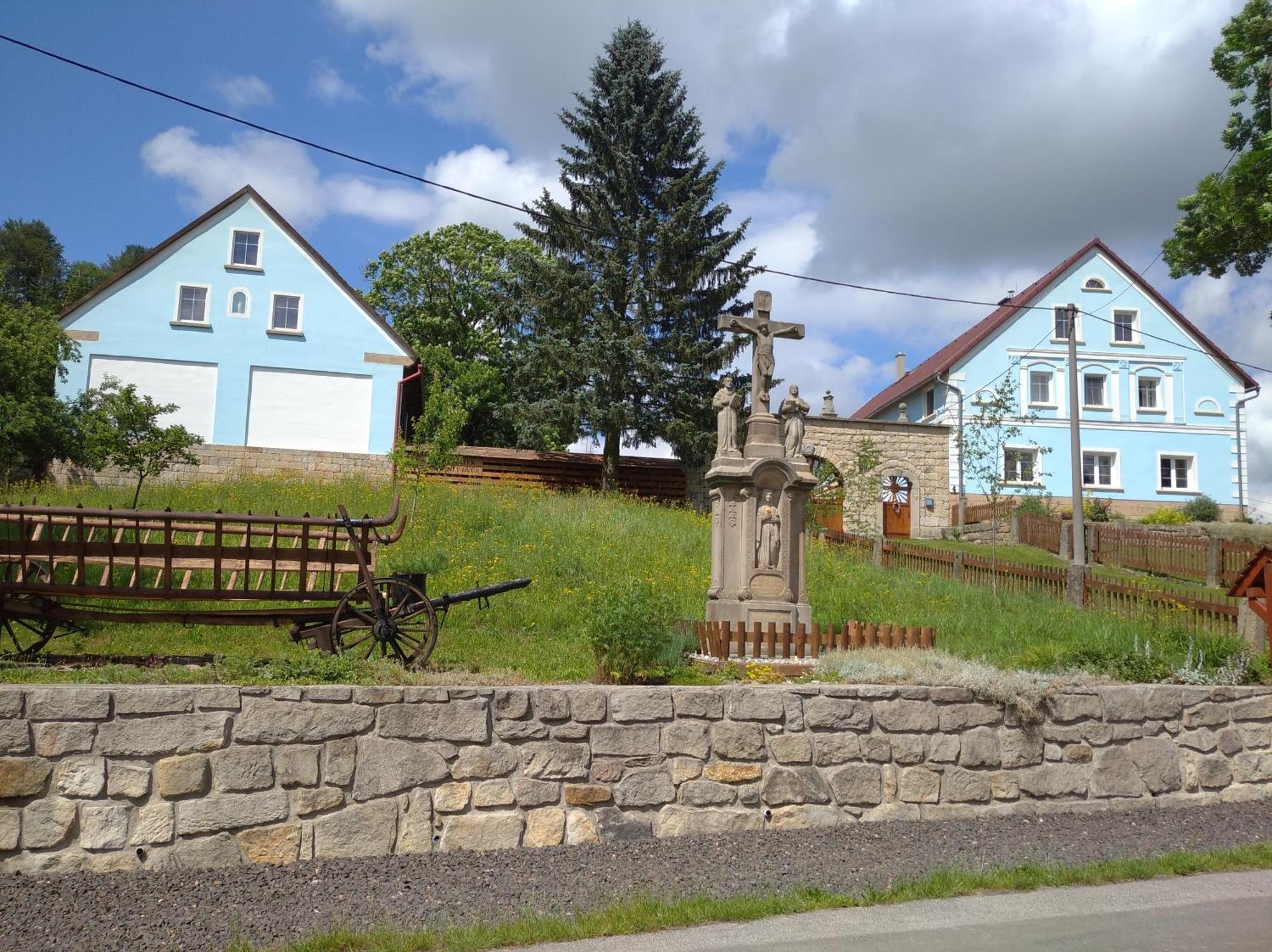 Statek Bily Dvur - Bely Hotel Machov Buitenkant foto