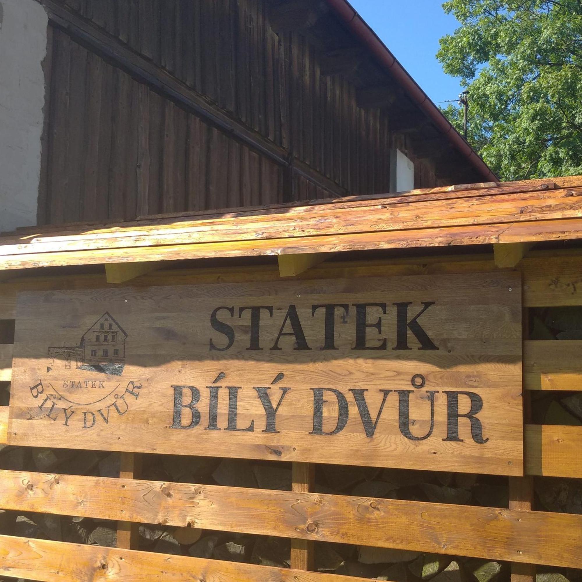 Statek Bily Dvur - Bely Hotel Machov Buitenkant foto